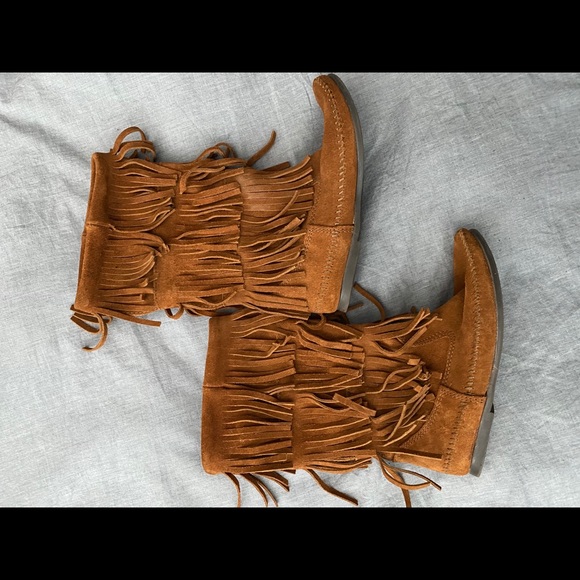 Minnetonka 3-Layer Fringe Boots - Picture 5 of 5
